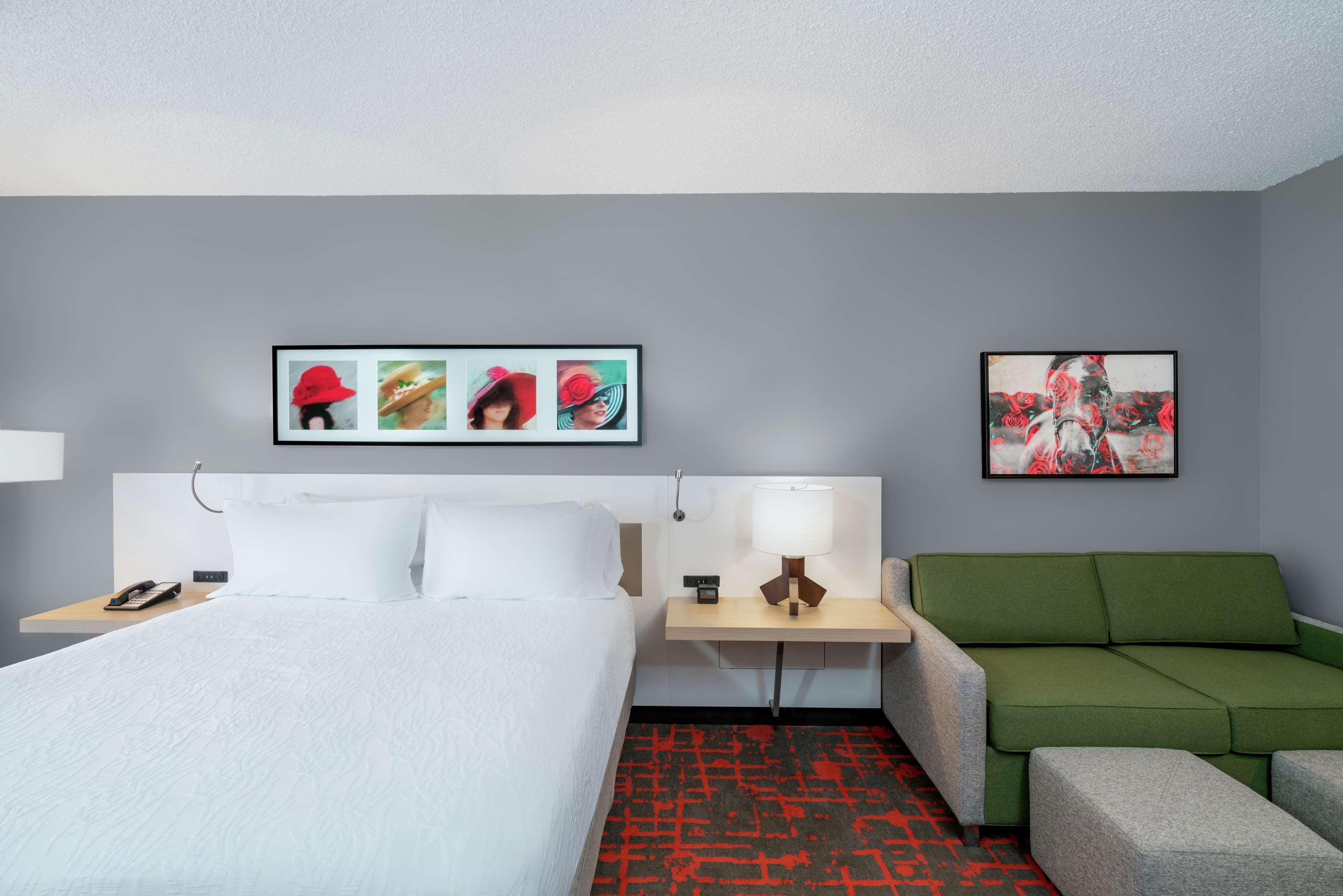 Hilton Garden Inn Louisville East Buitenkant foto