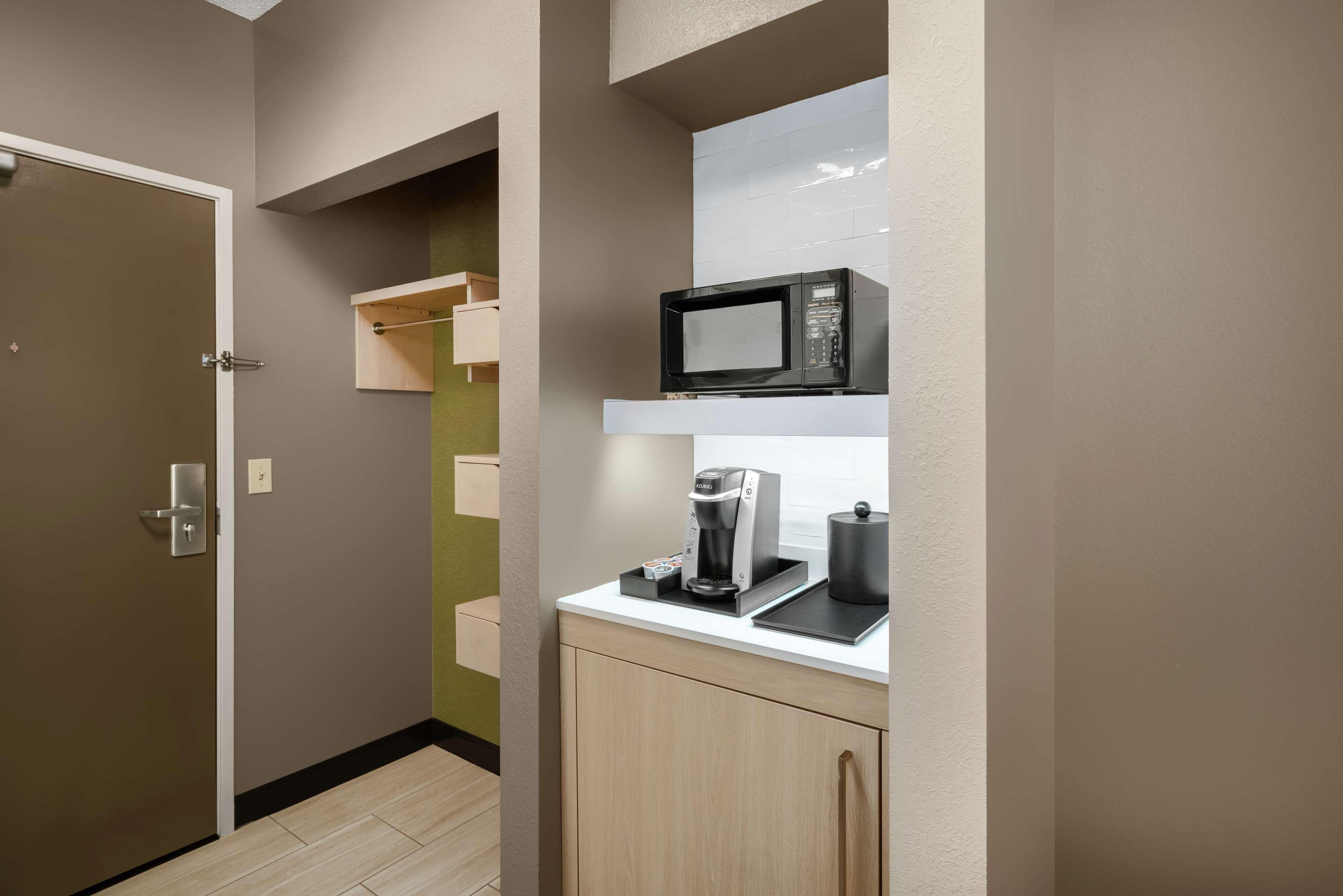 Hilton Garden Inn Louisville East Buitenkant foto