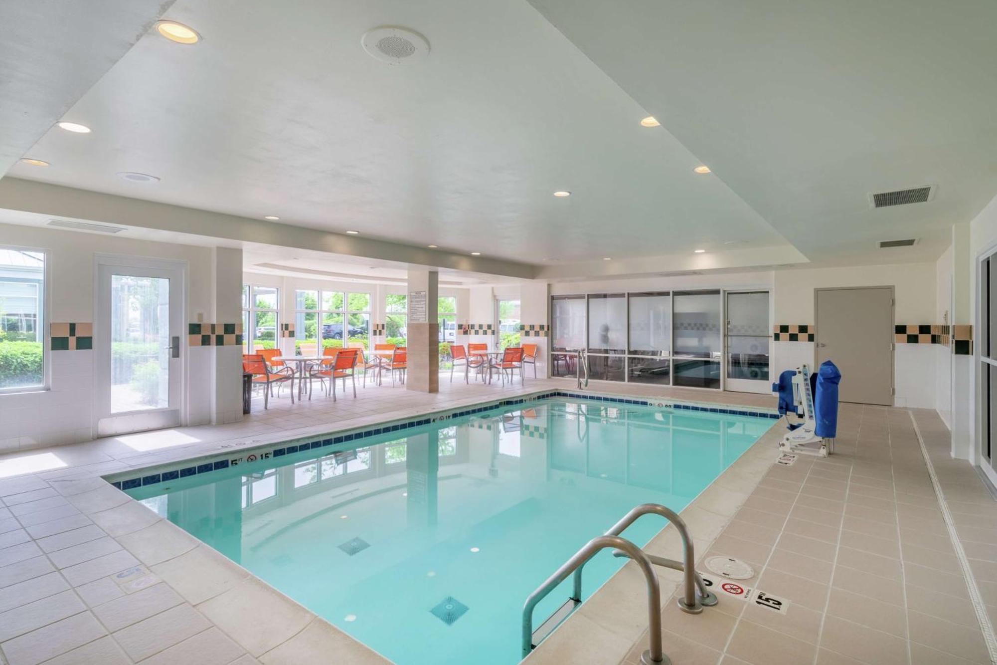 Hilton Garden Inn Louisville East Buitenkant foto