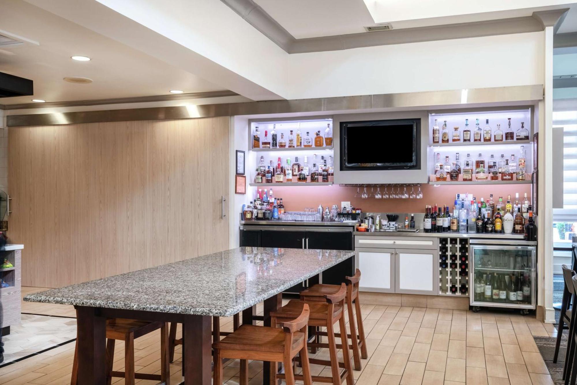 Hilton Garden Inn Louisville East Buitenkant foto